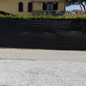  Appartamento Completamente Rinnovato, Con Giardino, A 100 Mt Dal Mare